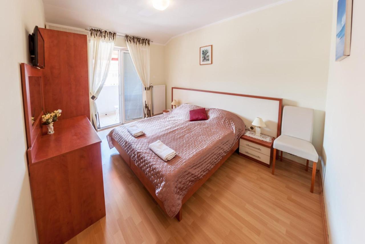 Bed And Breakfast Taverna Miskovic Паг Экстерьер фото