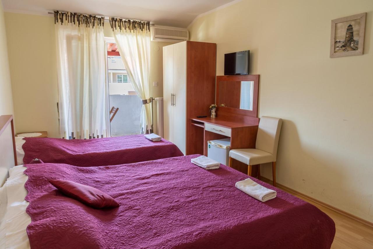 Bed And Breakfast Taverna Miskovic Паг Экстерьер фото